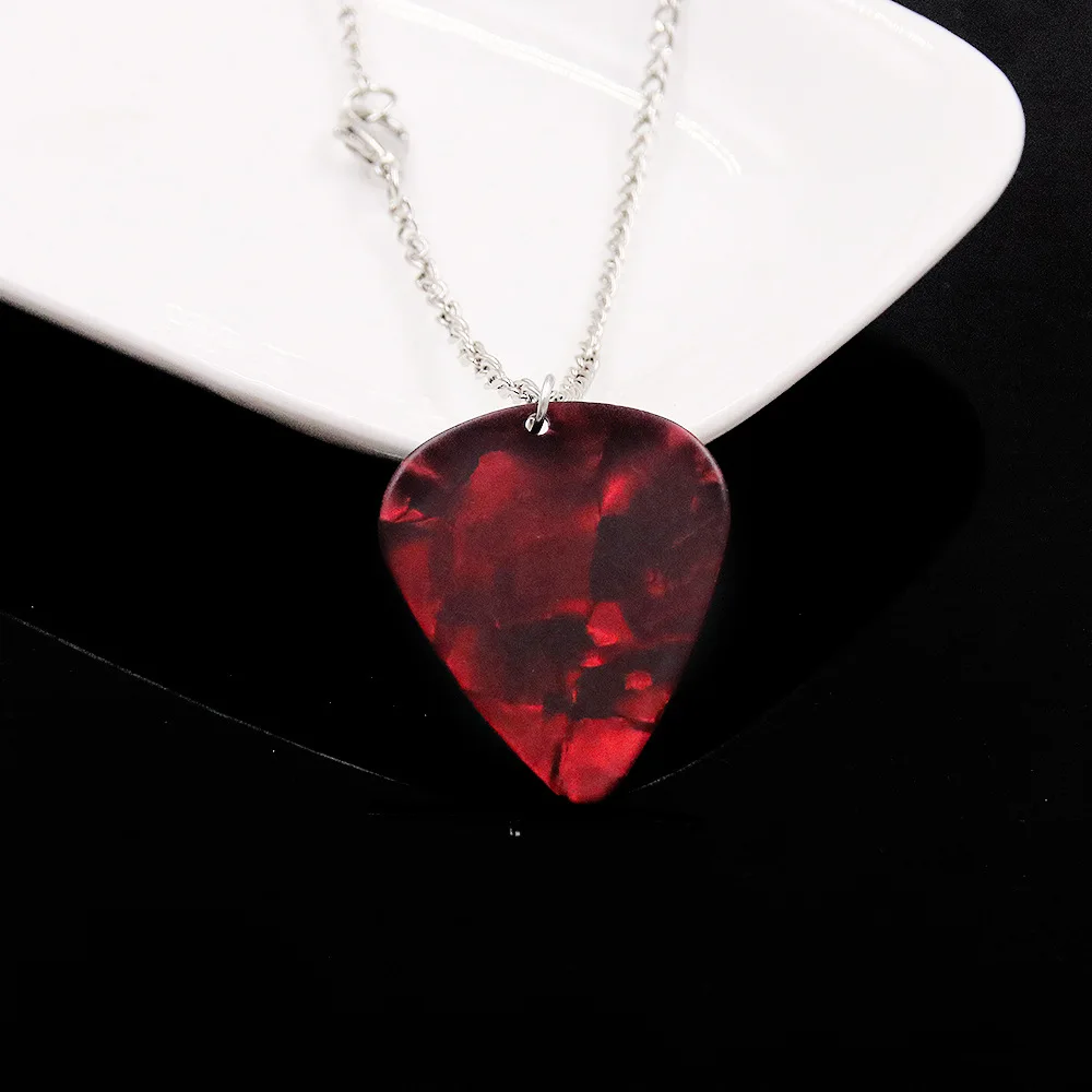 Цепочка с подвеской в виде сердца из сериала очень странные дела |