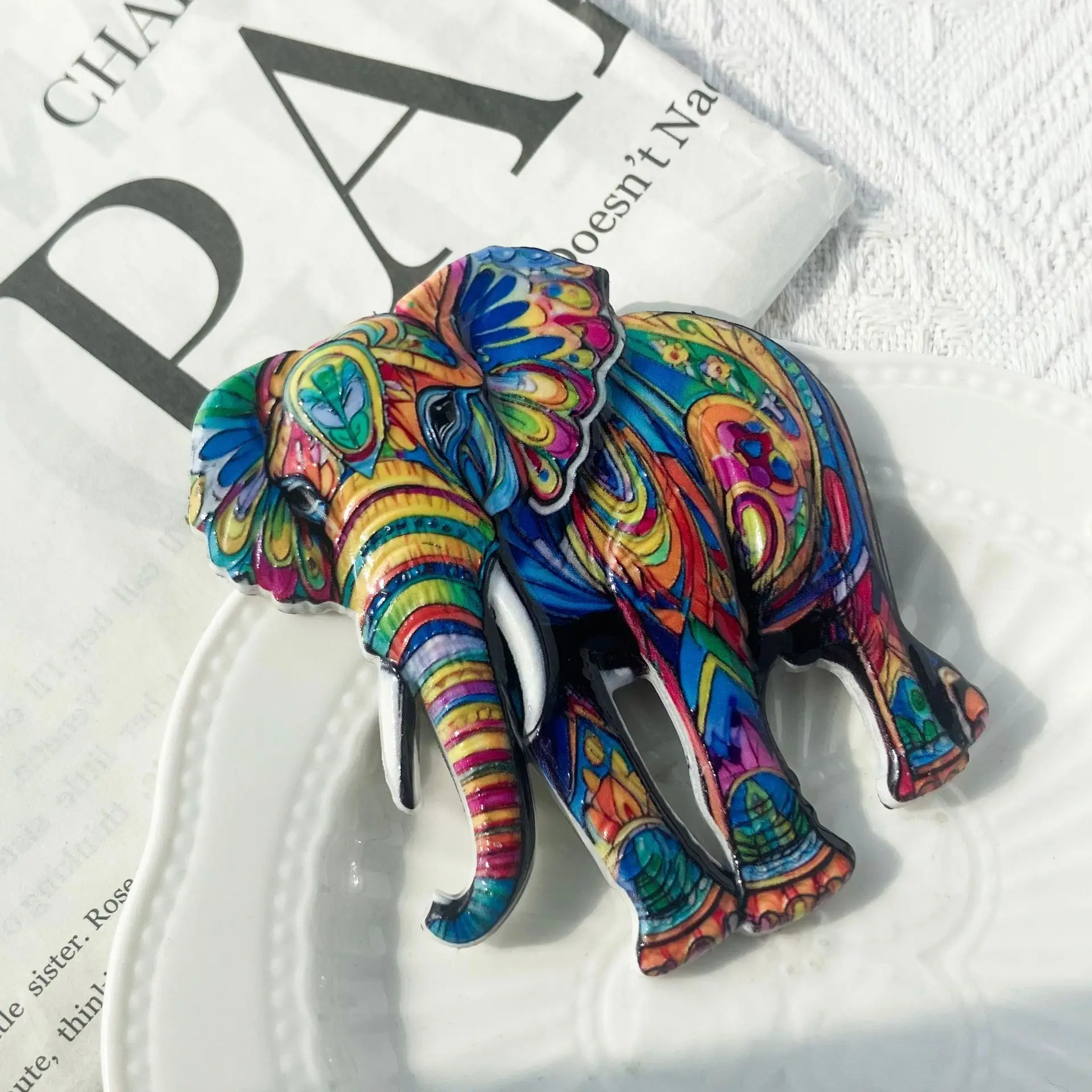 

Магнит на холодильник слон красочный