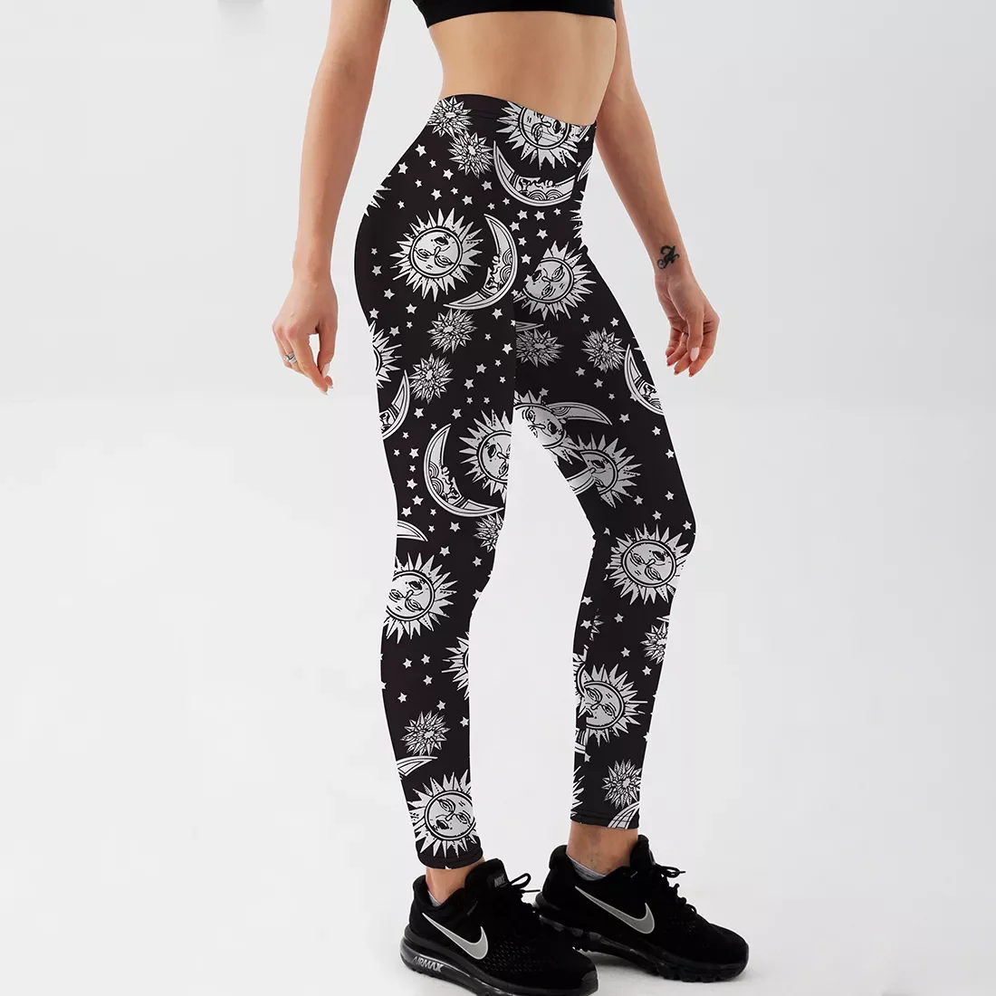 

2022New wholesale leggings black and white sun moon prints suitable for European women's leggings pants hot stretch pants