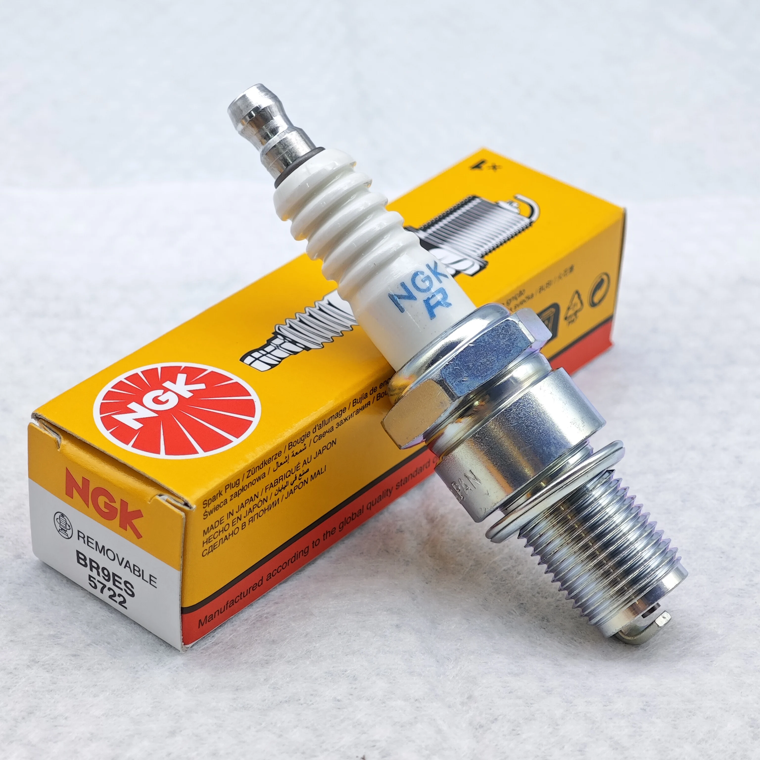 

1 шт. BR9ES 5722 BR9EIX 3981 Свеча зажигания NGK