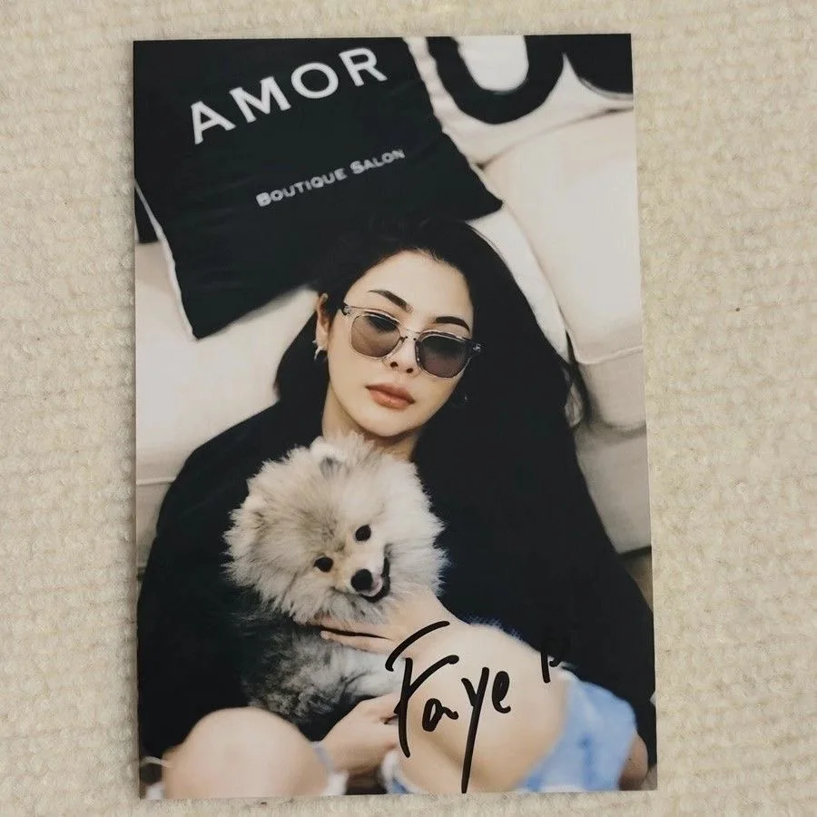 

Фото с автографом Fayeyoko