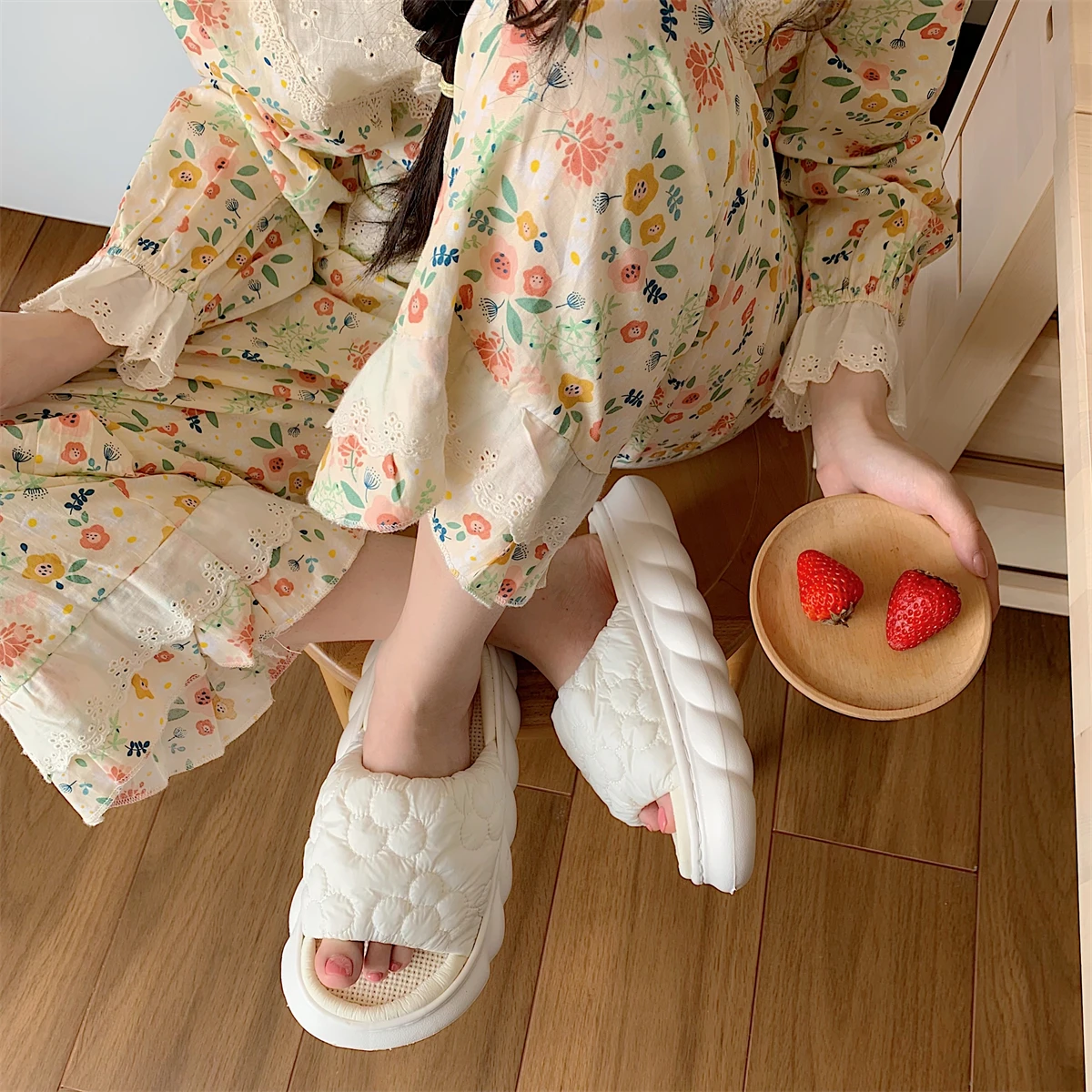 NEW 2022Mute thick bottom comfortable linen slippers women's summer four seasons universal sweet home sandals and slippers