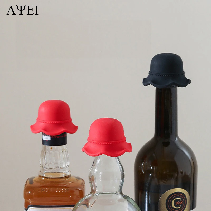 

Creative Red Silicone Wine Stopper Christmas Hat-shaped Bottle Caps Reusable Decorative Wine Sealed Stopper Cap for Champagne
