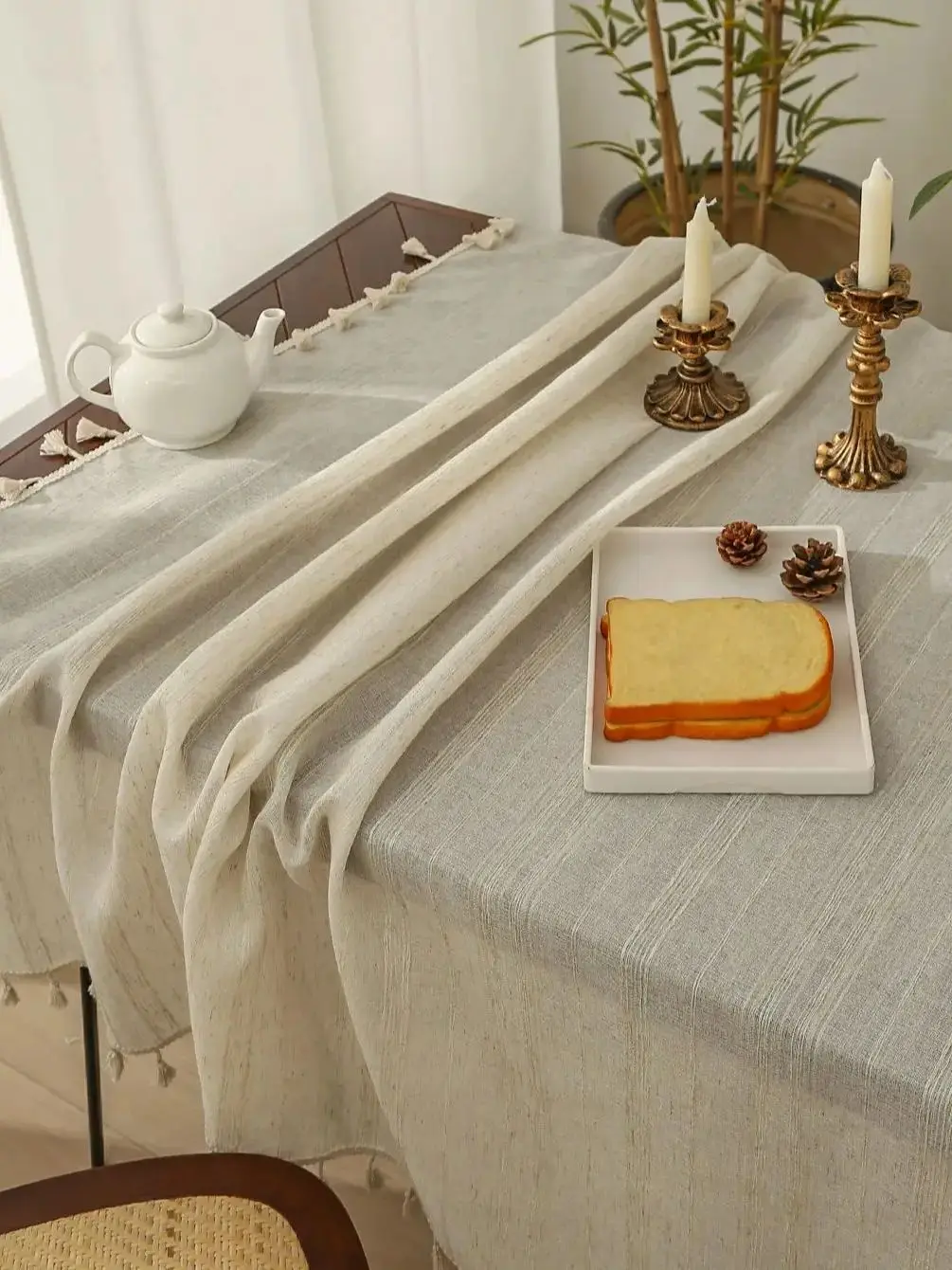 

Льняная квадратная скатерть