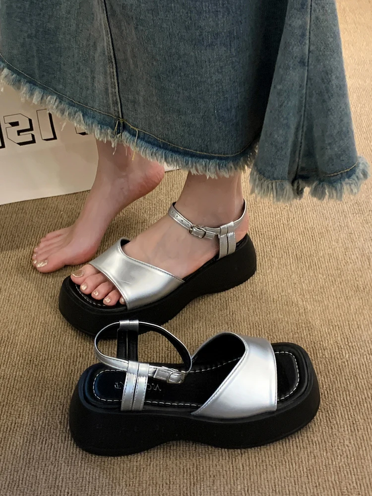 

Increasing Height Roman Sandals Beach Shoes Buckle Strap Shallow Mouth Suit Female Beige All-Match Open Toe 2023 Summer Clogs Wi