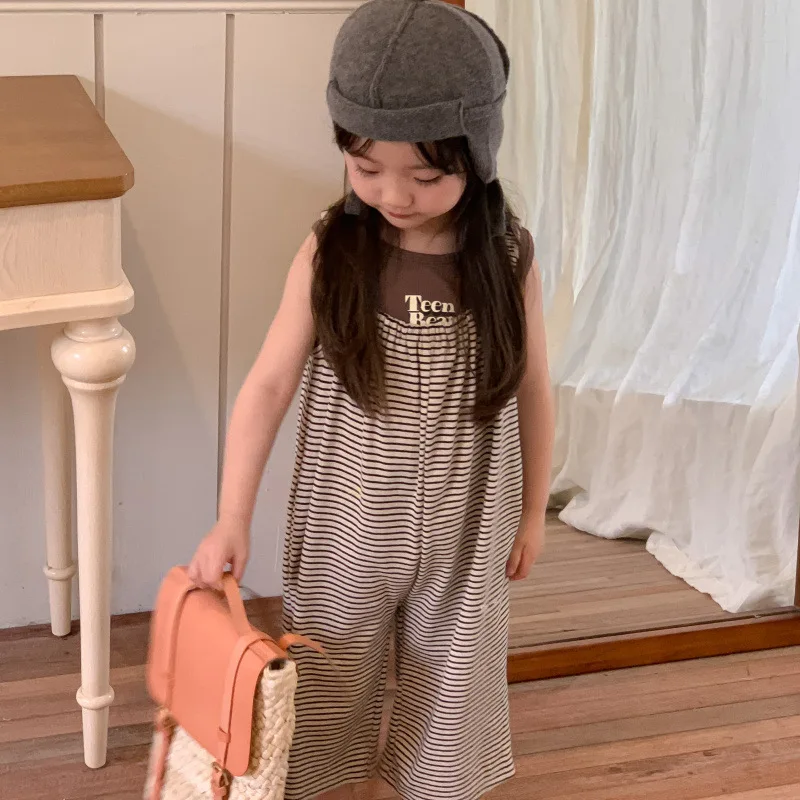 

Детская одежда, костюм для девочек, лето 2023, новинка, футболка без рукавов с надписью для маленьких девочек, топ + полосатый комбинезон, Детск...