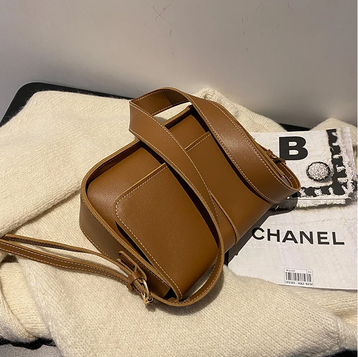 

2022 New Women Shoulder Bag Casual Fashion Ladies Backpack Travel Bag Girls Backpack