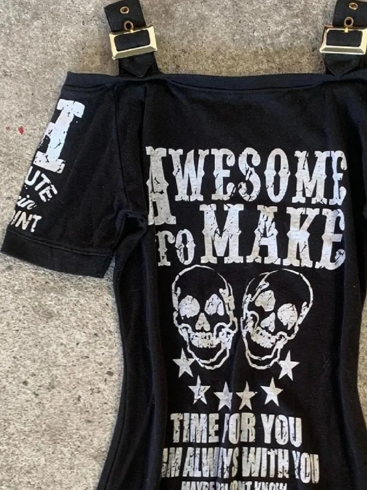 Женское платье с вырезом лодочкой