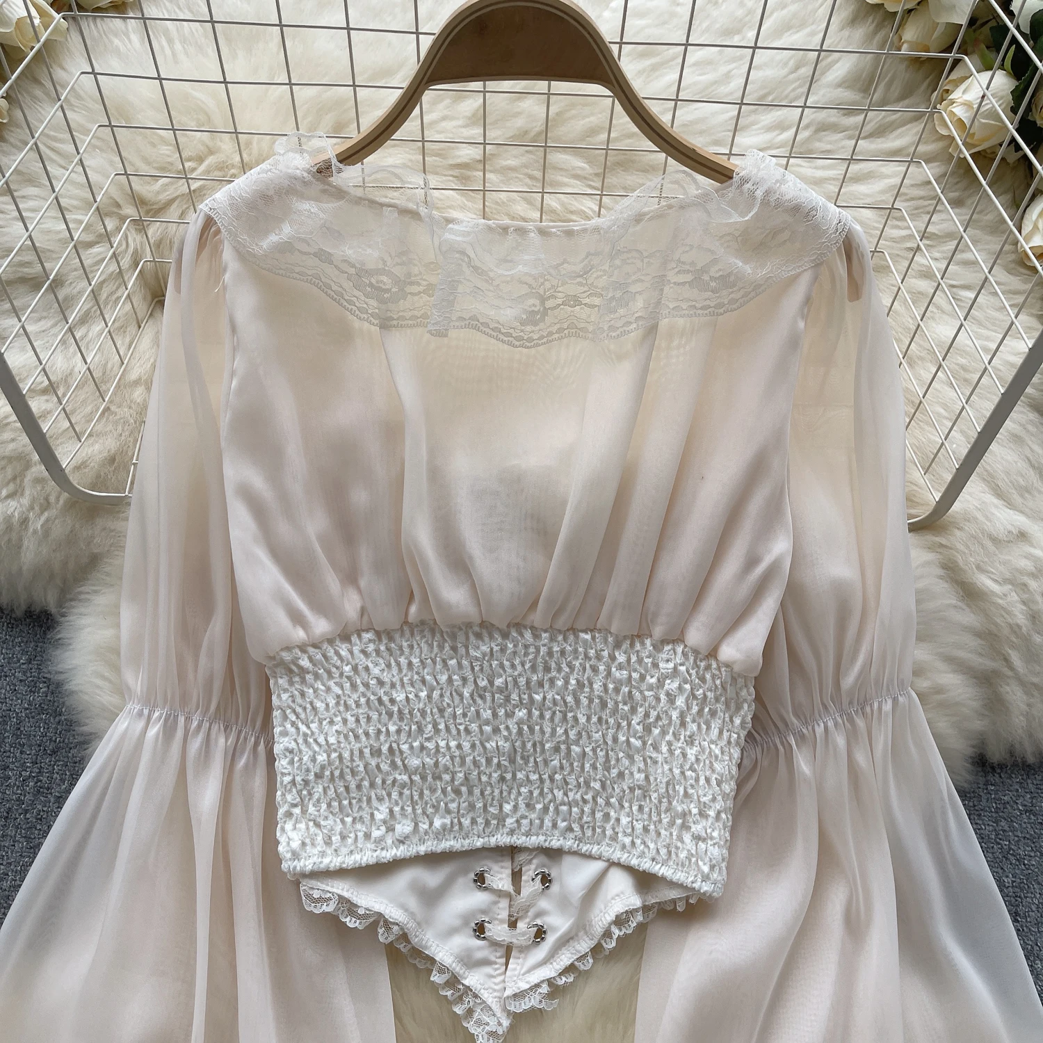 Женская кружевная сетчатая блузка с рукавами-фонариками и v-образным вырезом