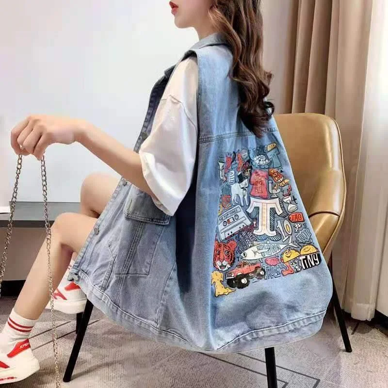 Фото Новый джинсовый жилет для женщин, джинсы Veste, женская повседневная куртка без рукавов, корейский свободный женский жилет средней длины с принтом, S-4XL №1