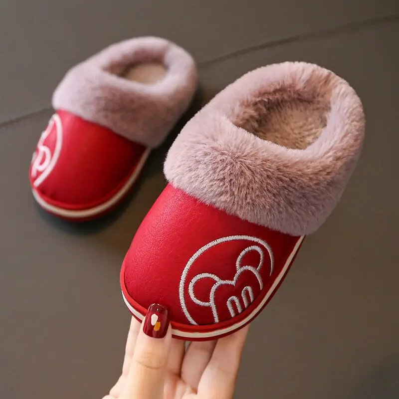 

Children's slippers winter boys' cotton slippers Girls' baby indoor PU leather waterproof children's home students' wool tugs