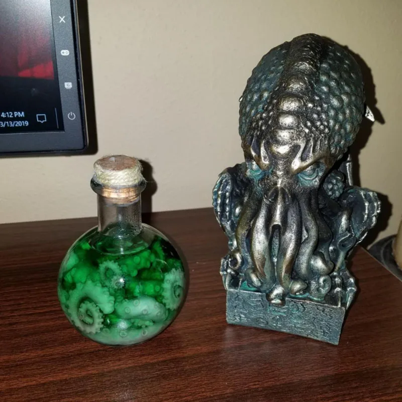 Винтажная статуя в виде черепа Cthulhu