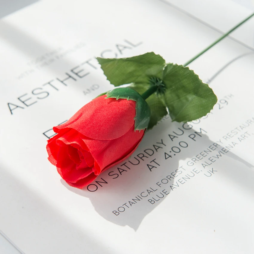 

Искусственные розы из шелка, 6 штук