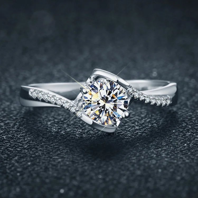 

Copy One Carat Imitationmoissanite Diamond Stonee Ring Female Zircon Open Ring Twisted Arm Heart-shaped Angel Kiss Ring Envio Gr