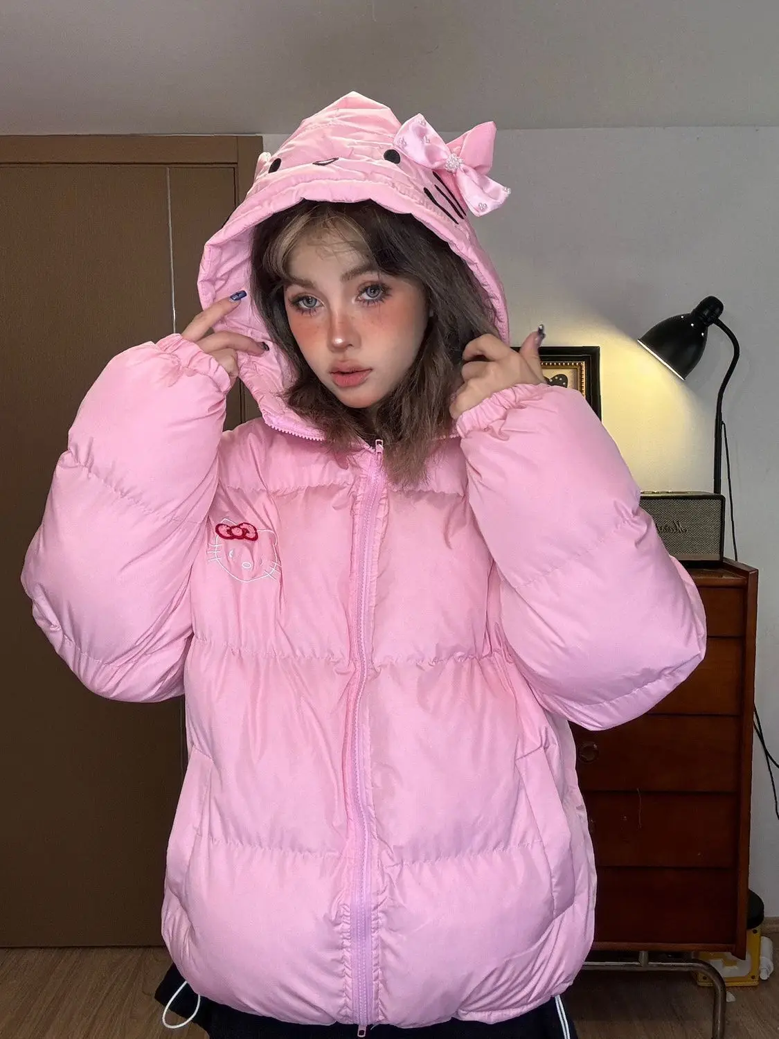 Американский пуховик с капюшоном и милой мультяшной вышивкой Hello Kitty Y2k милая