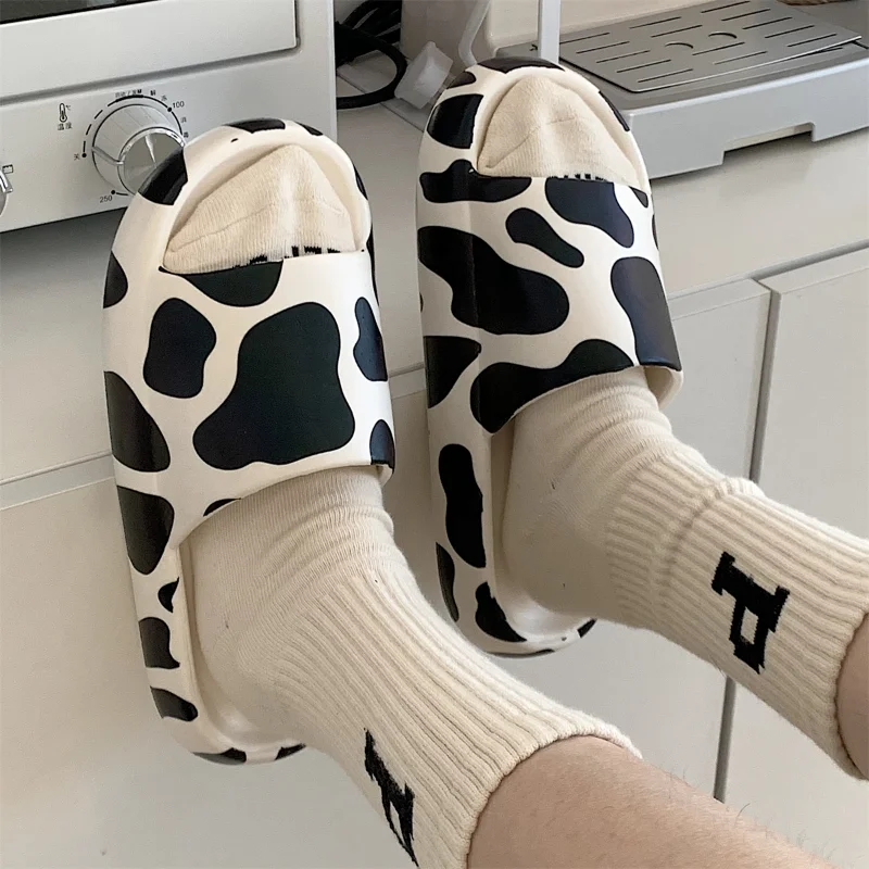 Women Lovely Cow Slippers Summer Home Non-Slip Indoor Soft Thick Sole Platform Eva Shoes Outdoor Beach Shoes Bathroom Slides