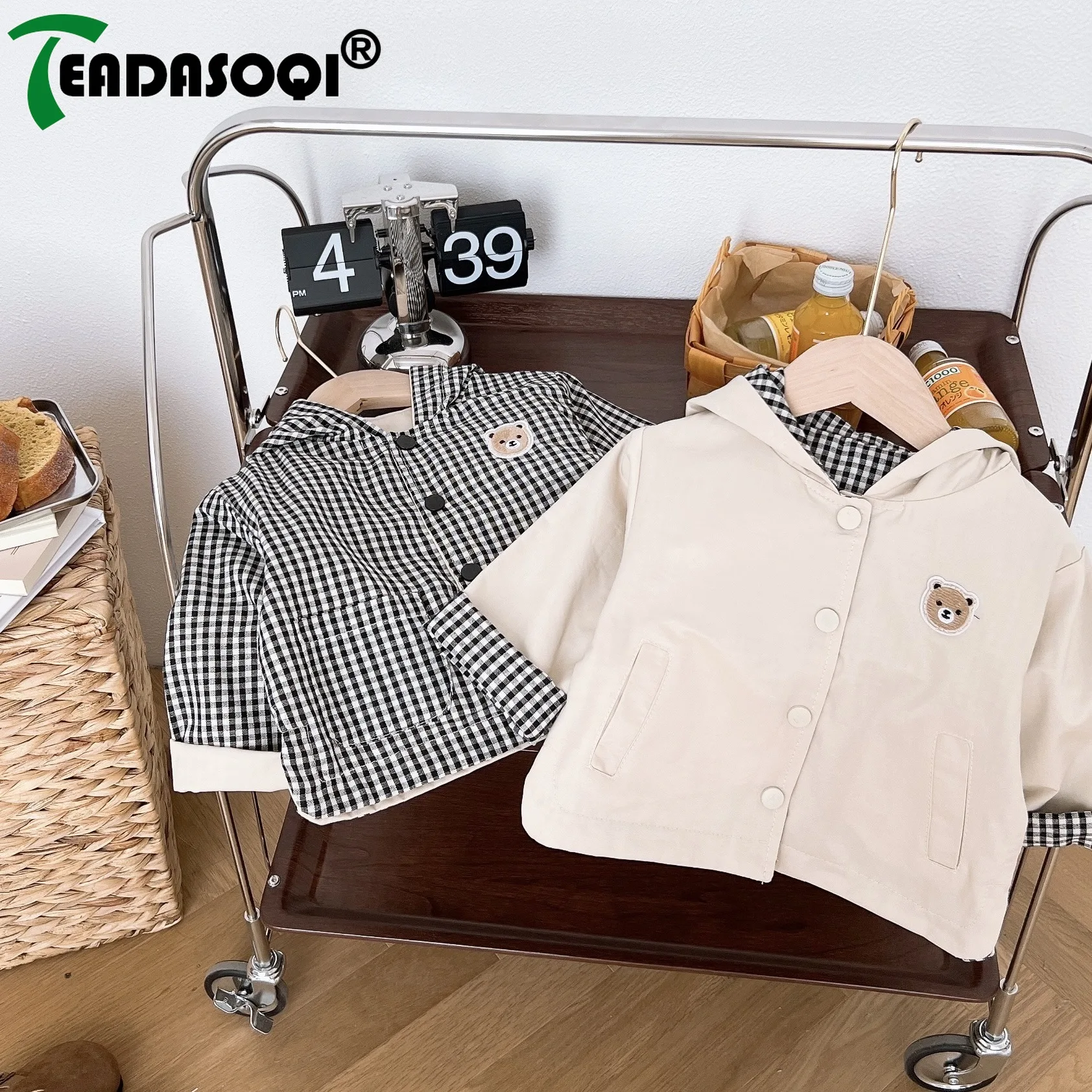 

Осень 2023, новинка, однобортное пальто с капюшоном для маленьких мальчиков и девочек с изображением медведя. Детская Двусторонняя куртка с длинным рукавом