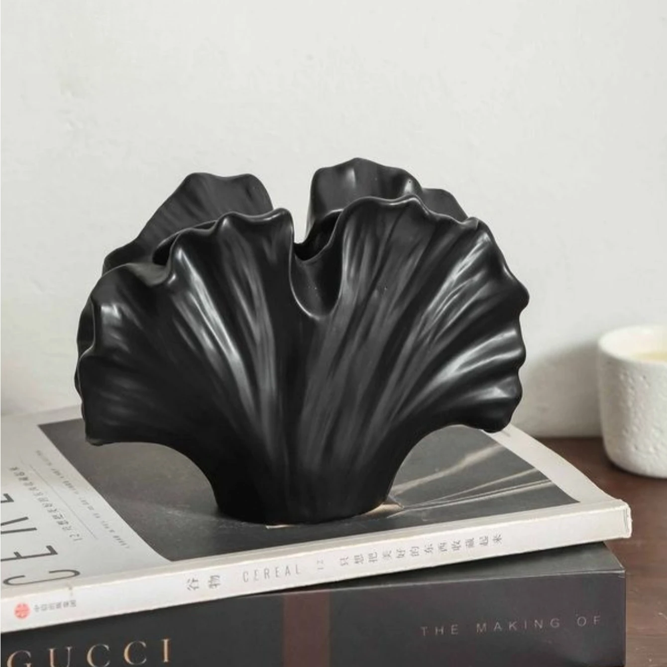 

Керамическая ваза в скандинавском стиле