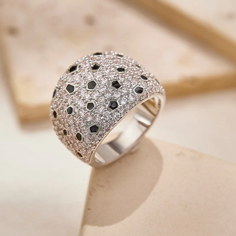 Фото Новое кольцо Ayjewelry с черной эмалью и леопардовым принтом, с циркониевыми камнями, в виде пантеры, для мужчин и женщин, позолоченное 18-каратным золотом №1