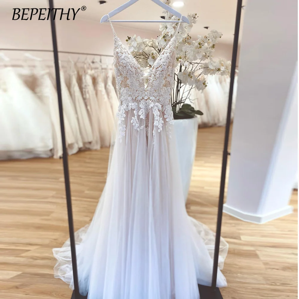 

Spaghetti Strap V Neckline Bohemia Wedding Dress Lace Appliqued Elegant Brides Gowns 2023 Fashion Wedding Dresses Custom-made