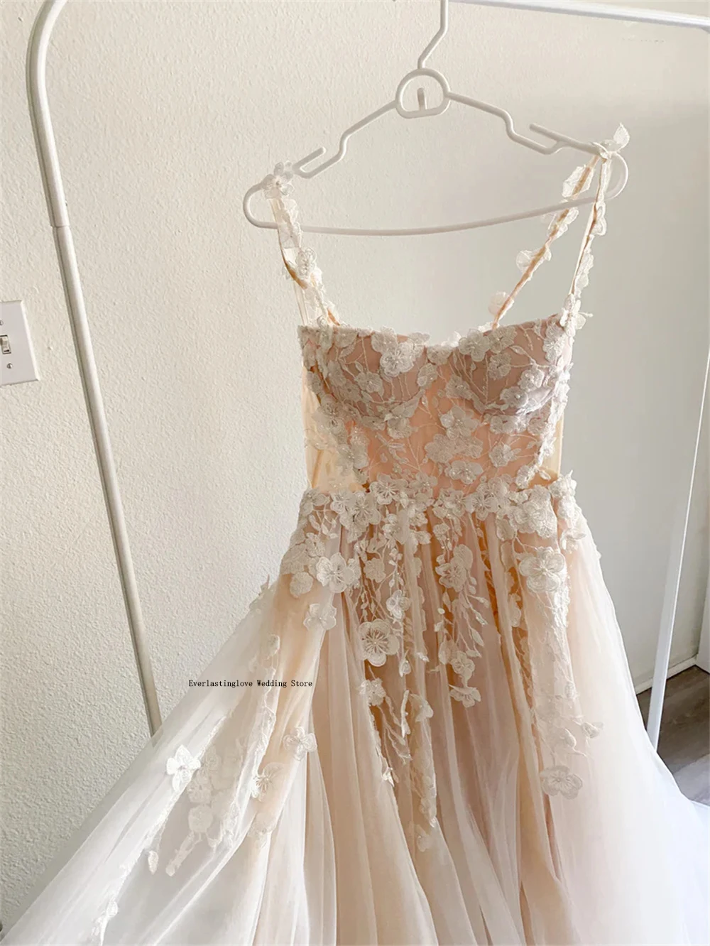 Очаровательные свадебные платья трапециевидной формы с двумя бретелями и