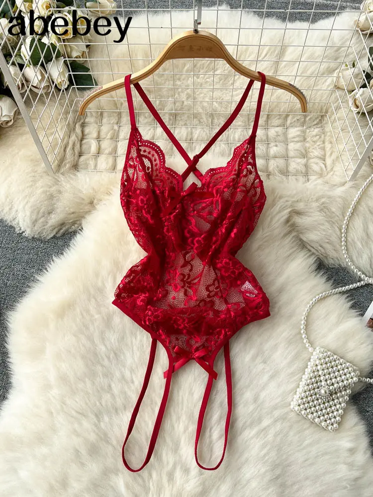 

Женское Кружевное боди с открытыми плечами и открытой спиной