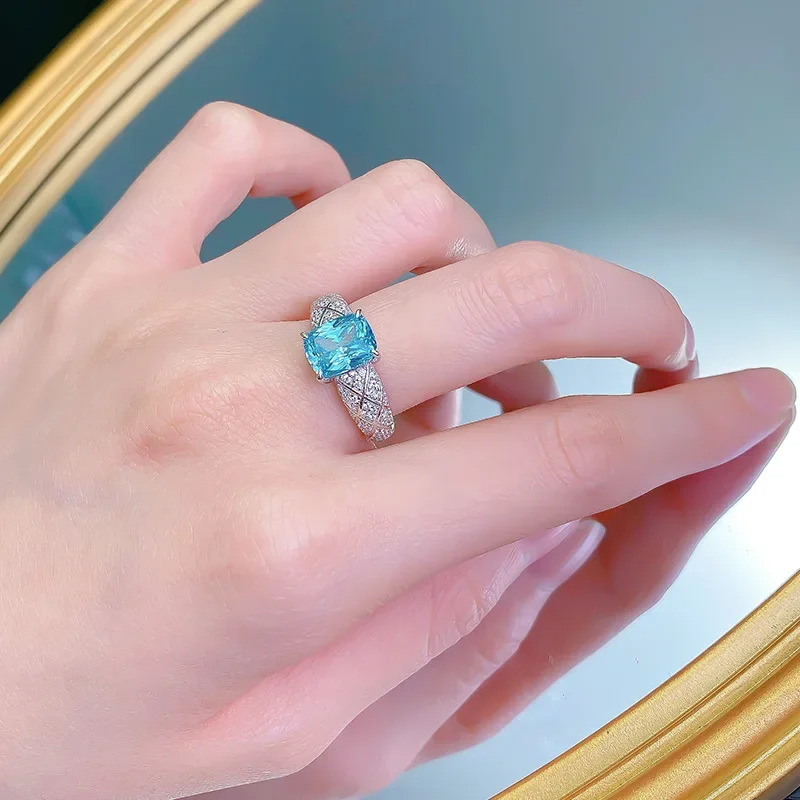 Женское кольцо из серебра 100% пробы с аметистом 6*6 мм