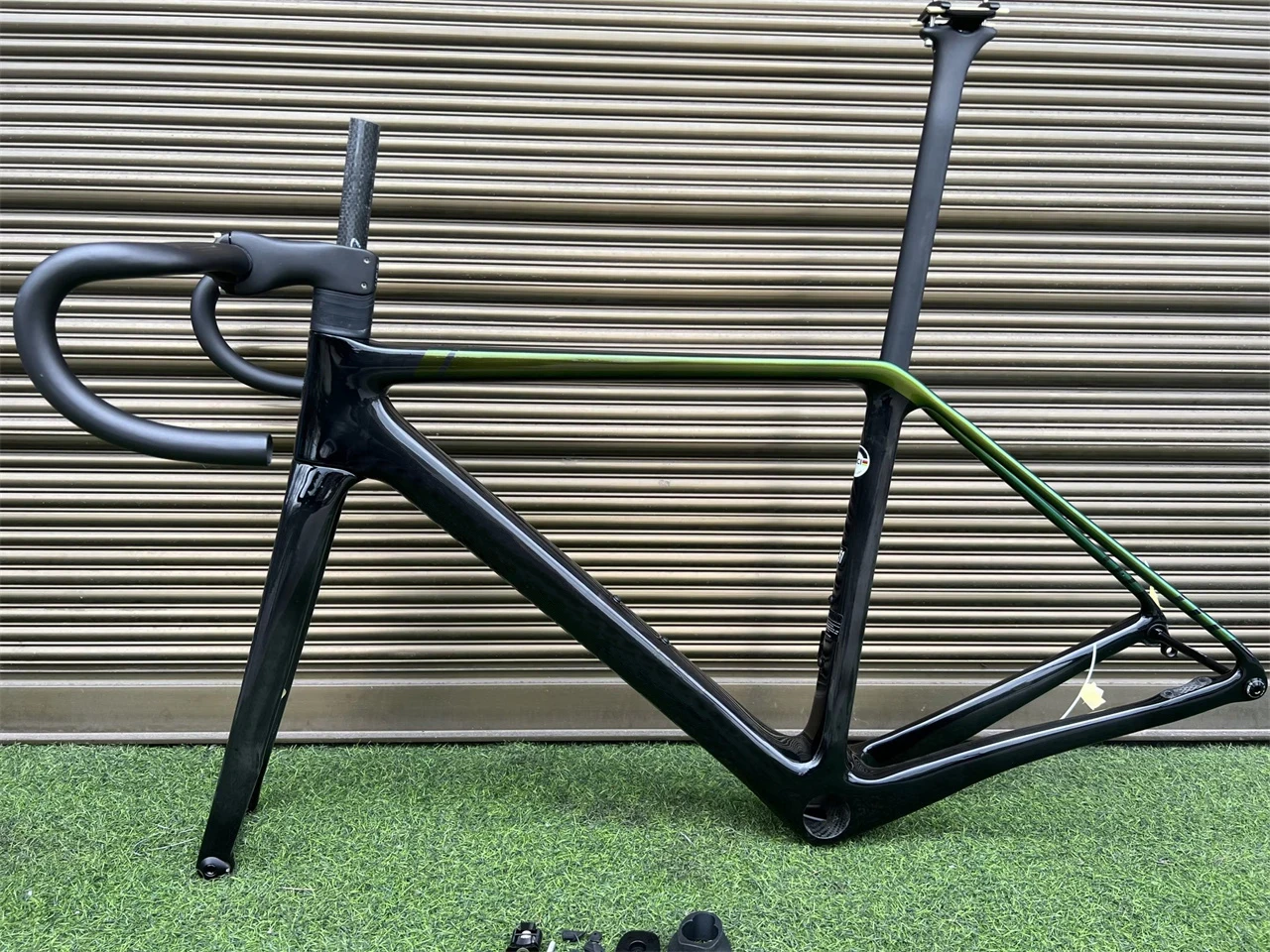 

Chameleon-Black R5 Frameset Disc Brake T1000 UD R5 Road Bike Carbon Frameset Disk With 48 51 54 56 58cm Custom Color