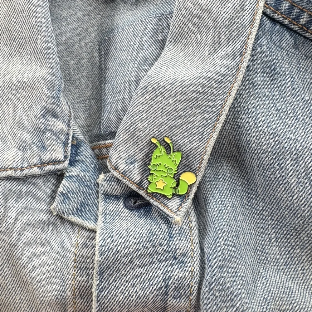 Металлическая брошь Silly Gnarpy