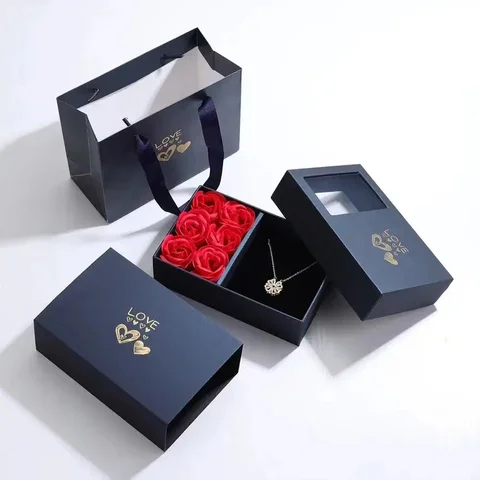 Ожерелье из четырехлистного клевера Lucky 2023 с подарочной коробкой в виде Розы