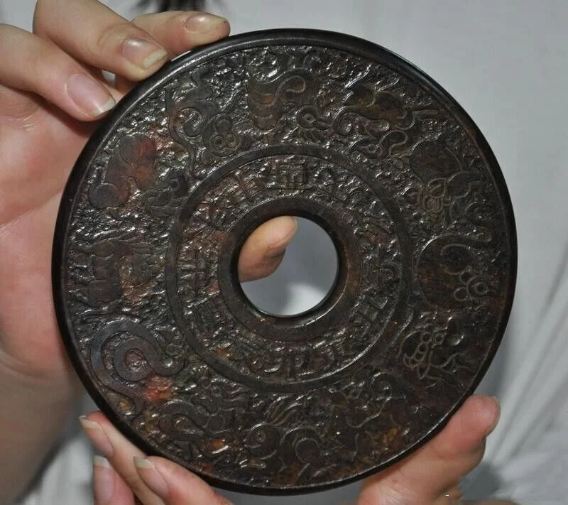 

Статуэтка из старого нефрита Китайская культура Хуншань