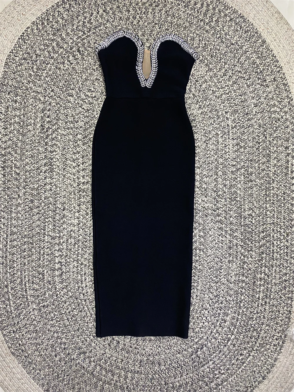 Женское длинное платье из вискозы облегающее без бретелек с открытыми плечами в