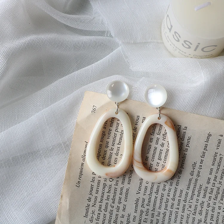 

Ins стиль нишевые темпераментные Простые Ретро преувеличенные Дикие полые овальные ацетатные серьги клипсы для ушей модные пикантные Гламу...