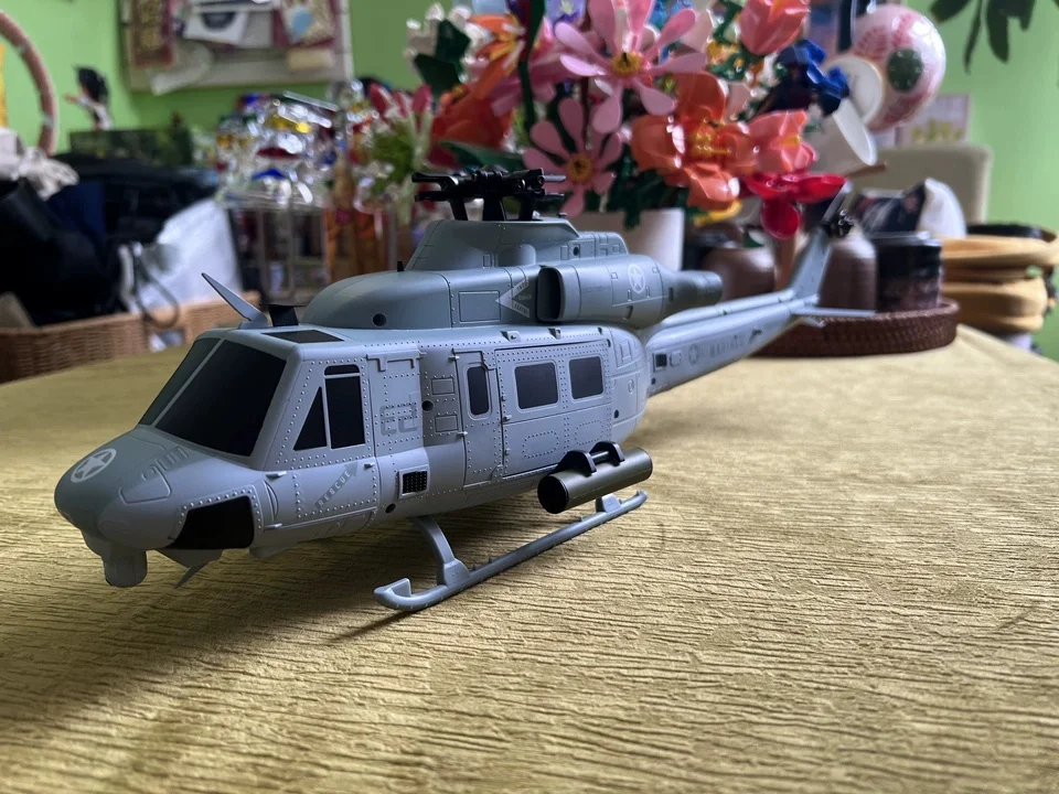 Фото Радиоуправляемый вертолет GOOSKY UH-1Y Venom Huey E2, 3D-симуляция трюков, масштабная модель военной техники для полетов на открытом воздухе, для взрослых любителей хобби. №5