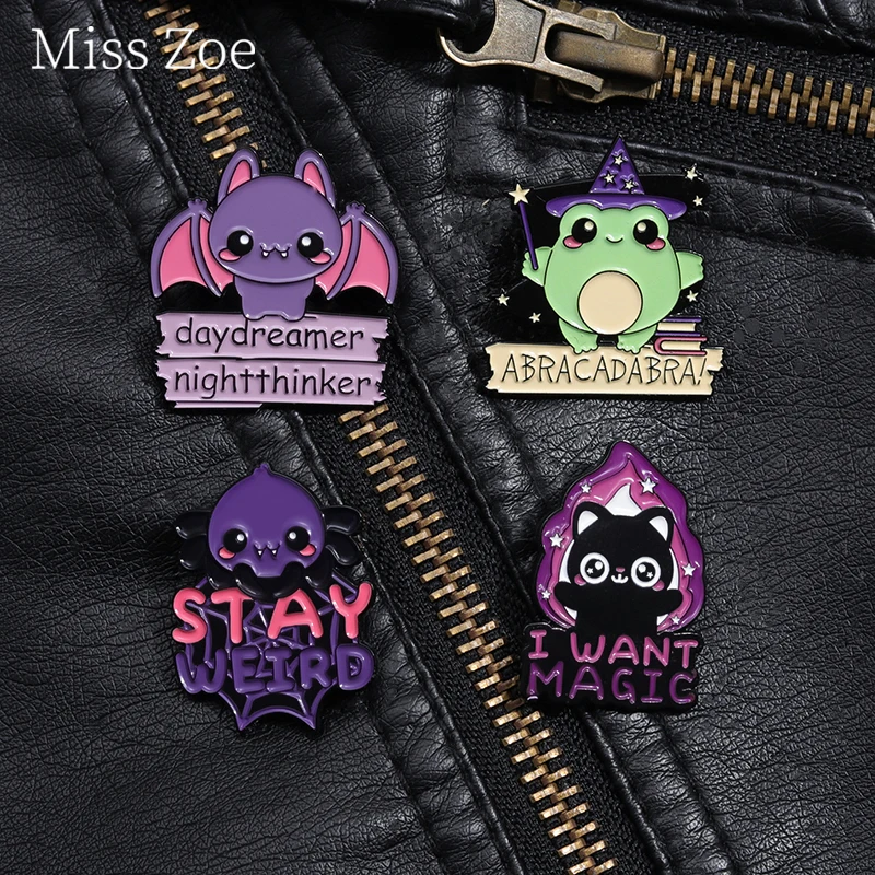 Эмалированная брошь в виде лягушки летучей мыши