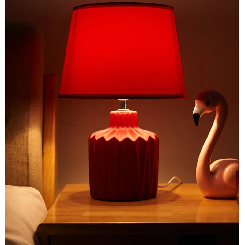 

Настольные лампы для спальни, прикроватный светодиодный светильник, современный красный ночной Светильник, декоративные светильники, деко...