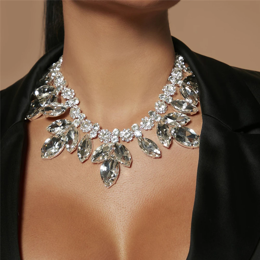 Изысканное блестящее ожерелье с большим кулоном из кристаллов Женская темпераментная модная блестящая цепочка Стразы с замком ювелирные и...