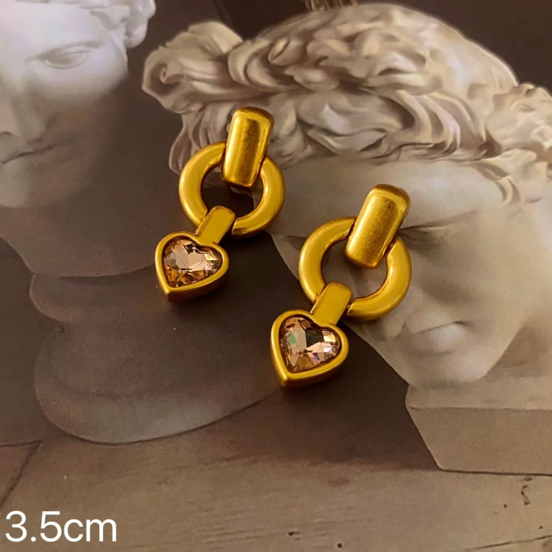 

High-quality sweet and fashionable personality middle-aged hollow earrings
