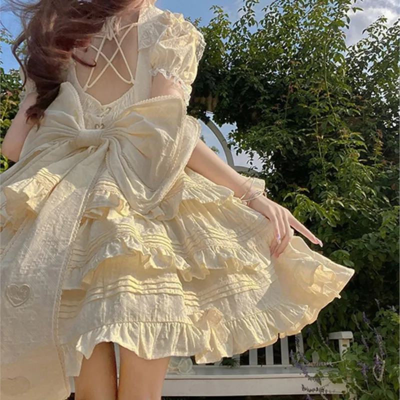 Молочно-желтое платье большого размера на спине