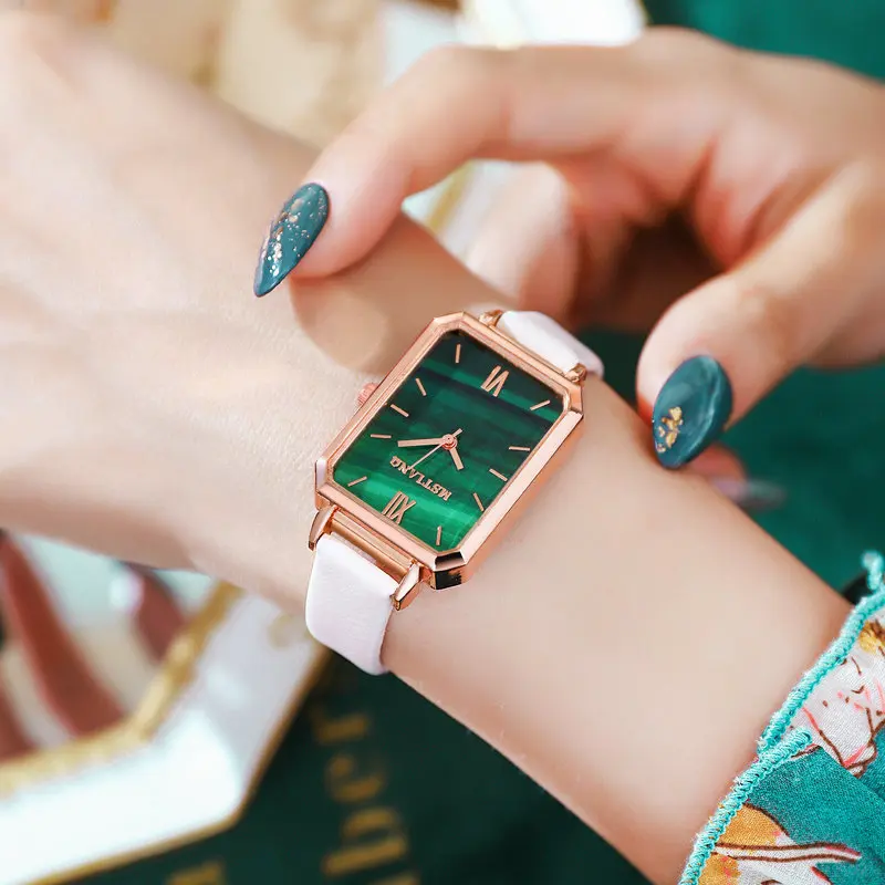 

Часы женские в стиле ретро с квадратным циферблатом, брендовые легкие роскошные маленькие зеленые наручные часы из Малахита, подарок для же...