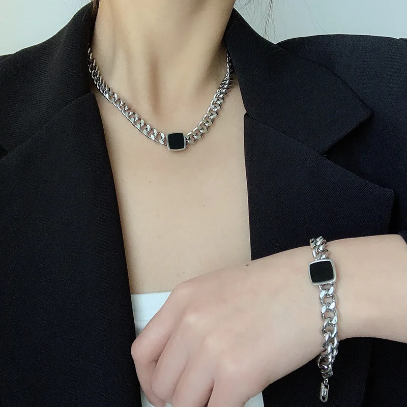 

Individually Exaggerated Titanium Steel Thick Chain Necklace, Black Square Collarbone Chain,Neckchain With The Same Bracelet Set