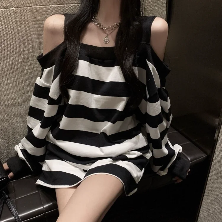 

Женский свитшот средней длины с открытыми плечами и рукавами-фонариками