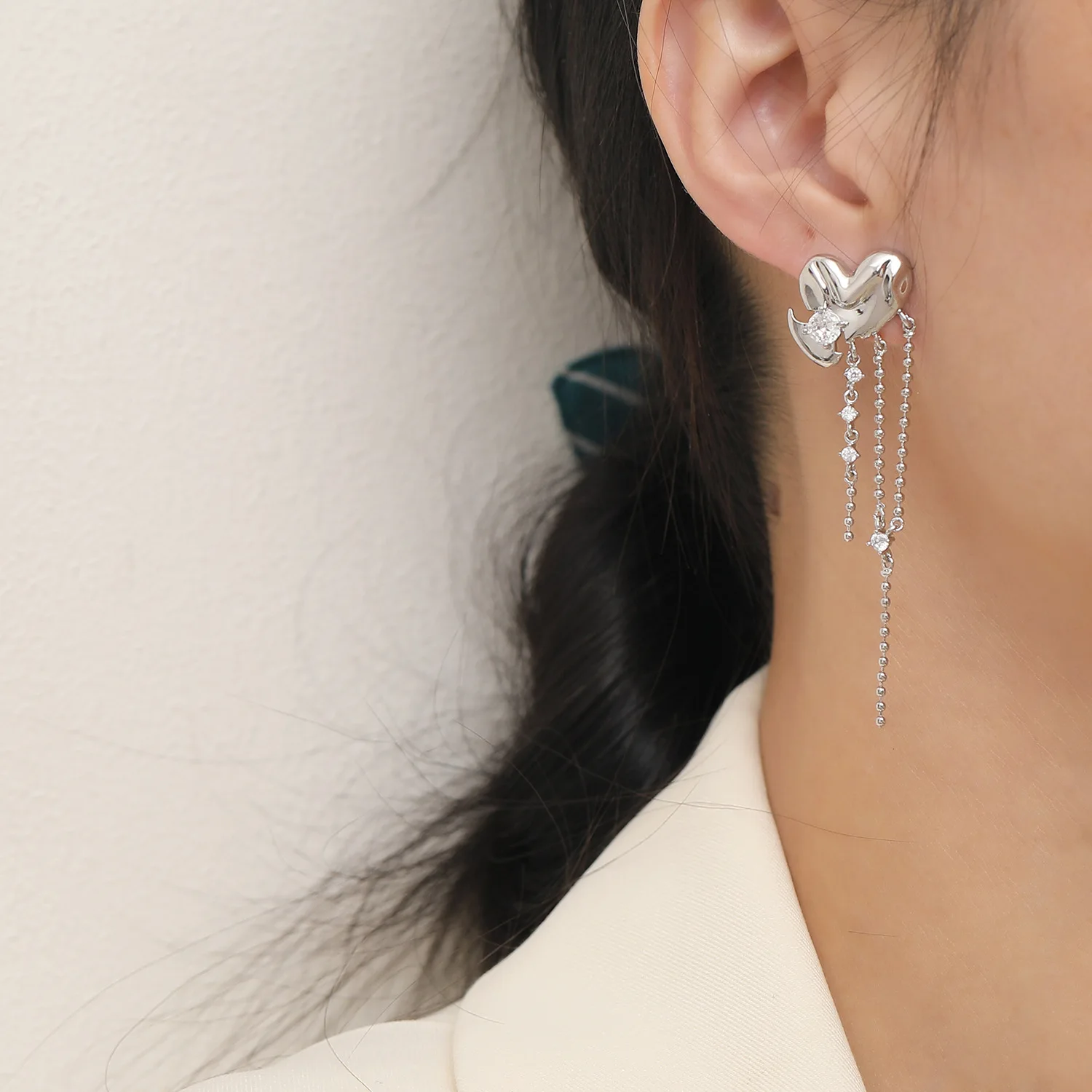 

2021 new popular 925 silver needle fashion personality fashion love tassel long earrings women's Korean minimalist cold wind