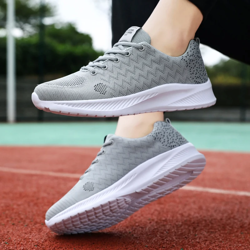 New Fashion Light Men's Running Shoes Breathable Mesh Comfortable Men's Sneaker Outdoor Jogging Non Slip Spring Men's Shoes 2022