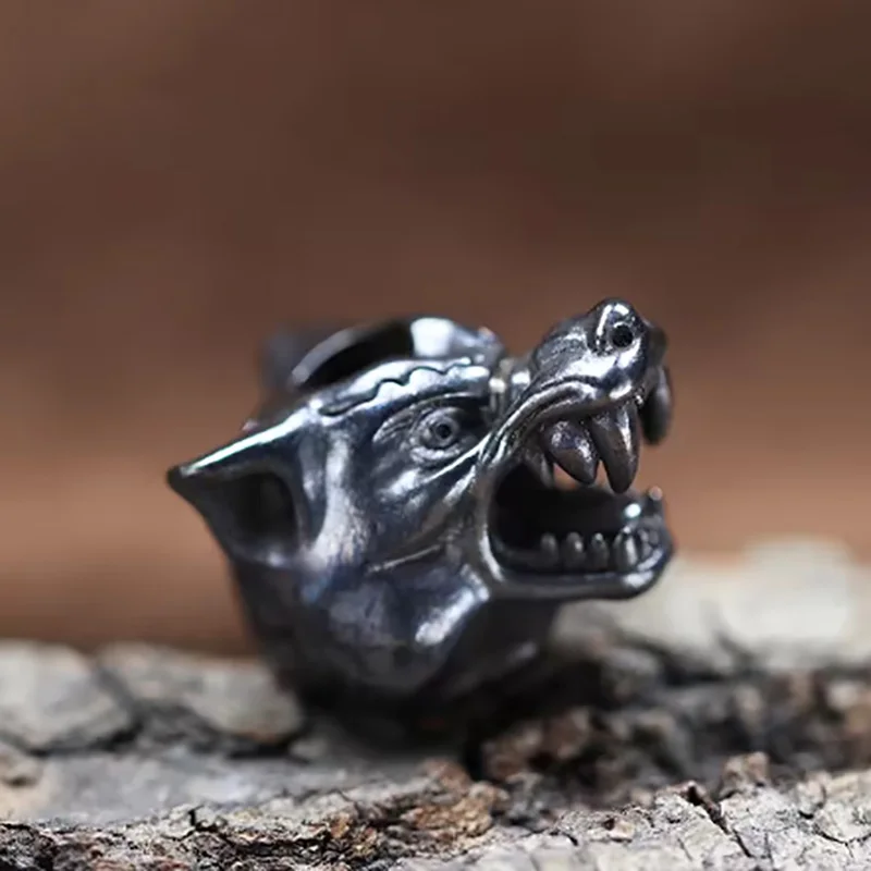 

Латунная статуэтка волка