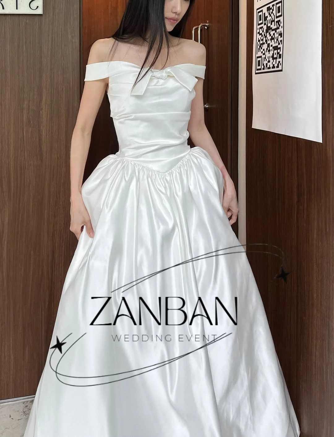 Фото ZanBan Simple 2026 Новые атласные свадебные платья на заказ с бантом, открытыми плечами, А-силуэта, с корсетом и плиссировкой, корейские свадебные платья для фотосессий №3
