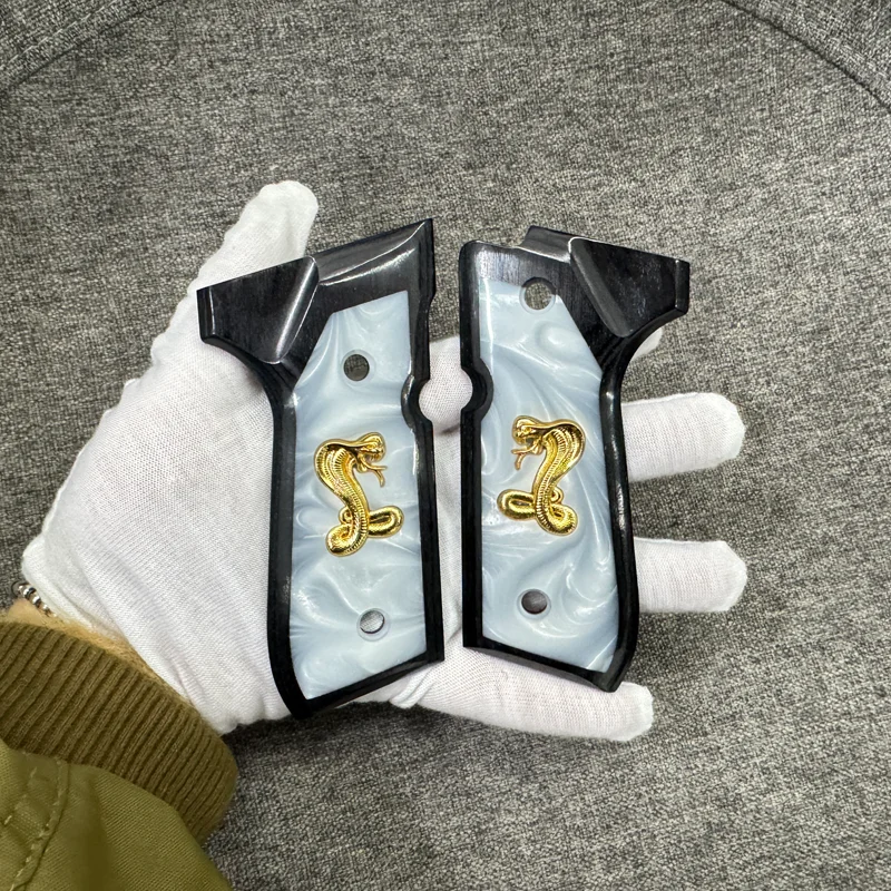 CTG Beretta 92 fs ручки из дерева и смолы цвета ореха с инкрустацией в виде золотой змеи (art.: 3920cd229e247) - 3920cd229e247