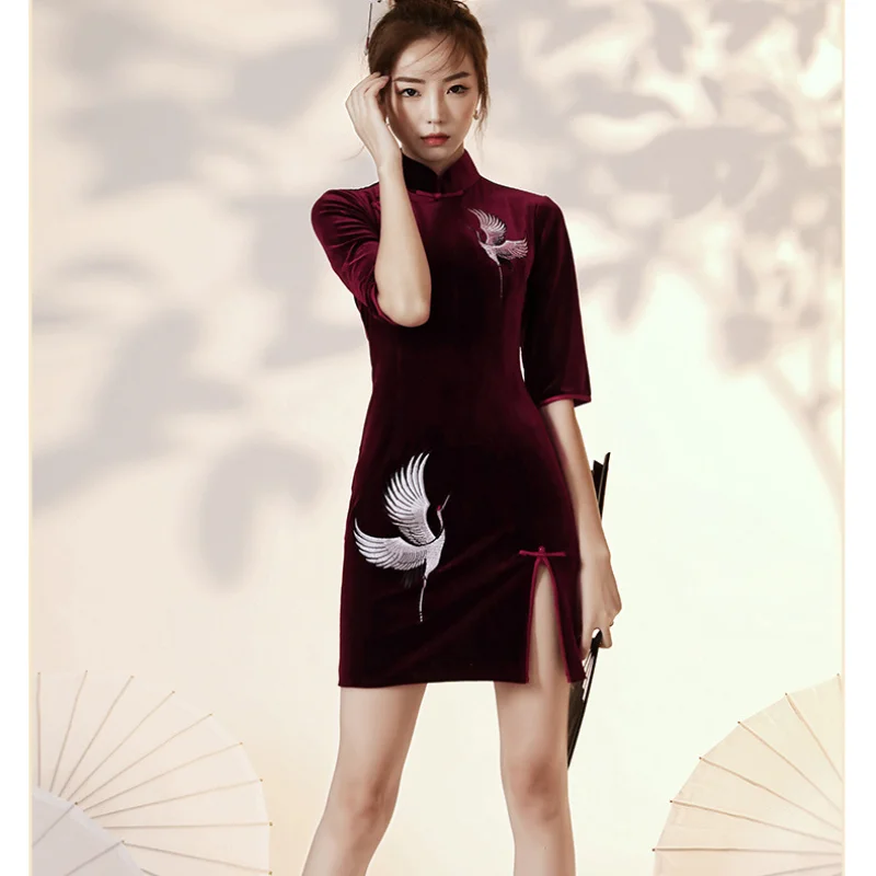 

Fashion Velvet Crane Printing Half Sleeves Slim Cheongsam Dress For Women Sexy Improved Qipao Modern Chinese New Year Party Gown