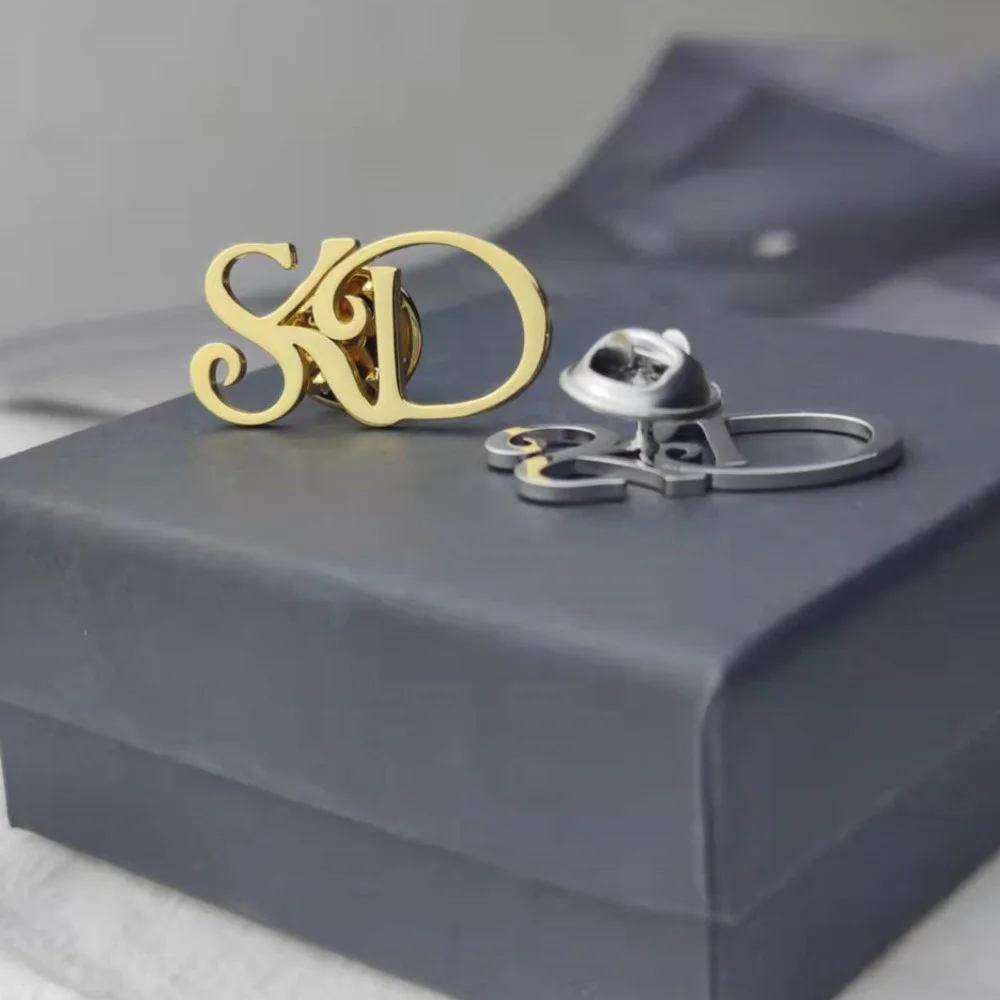 

JewelryR Personality Custom Name Brooch Pin Stainless Steel Letter Company Badges Lapel Jewelry For Unisex Birthday Gifts 2022