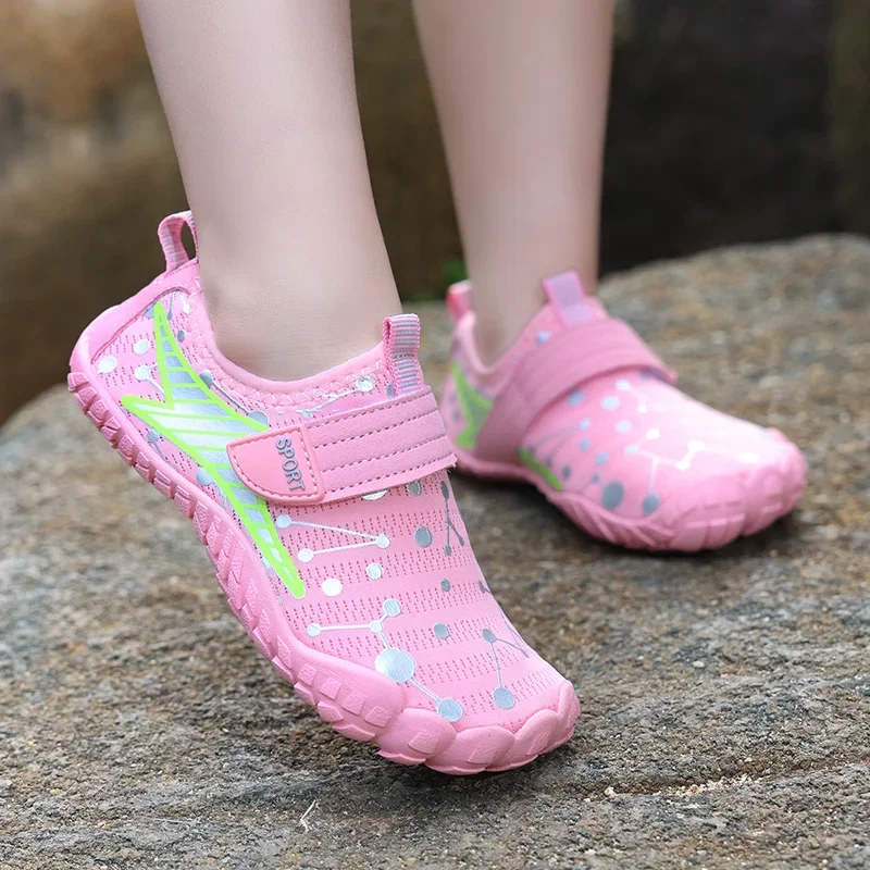 Детские кроссовки для мальчиков и девочек легкие спортивные быстросохнущие без